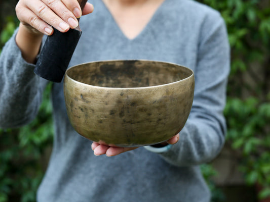 Old 'Tara' Singing Bowl - Base Note F#3 (185 Hz)