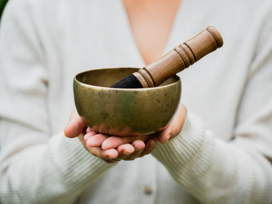 Small Old 'Tara' Singing Bowl - Base Note E4 (332 Hz)