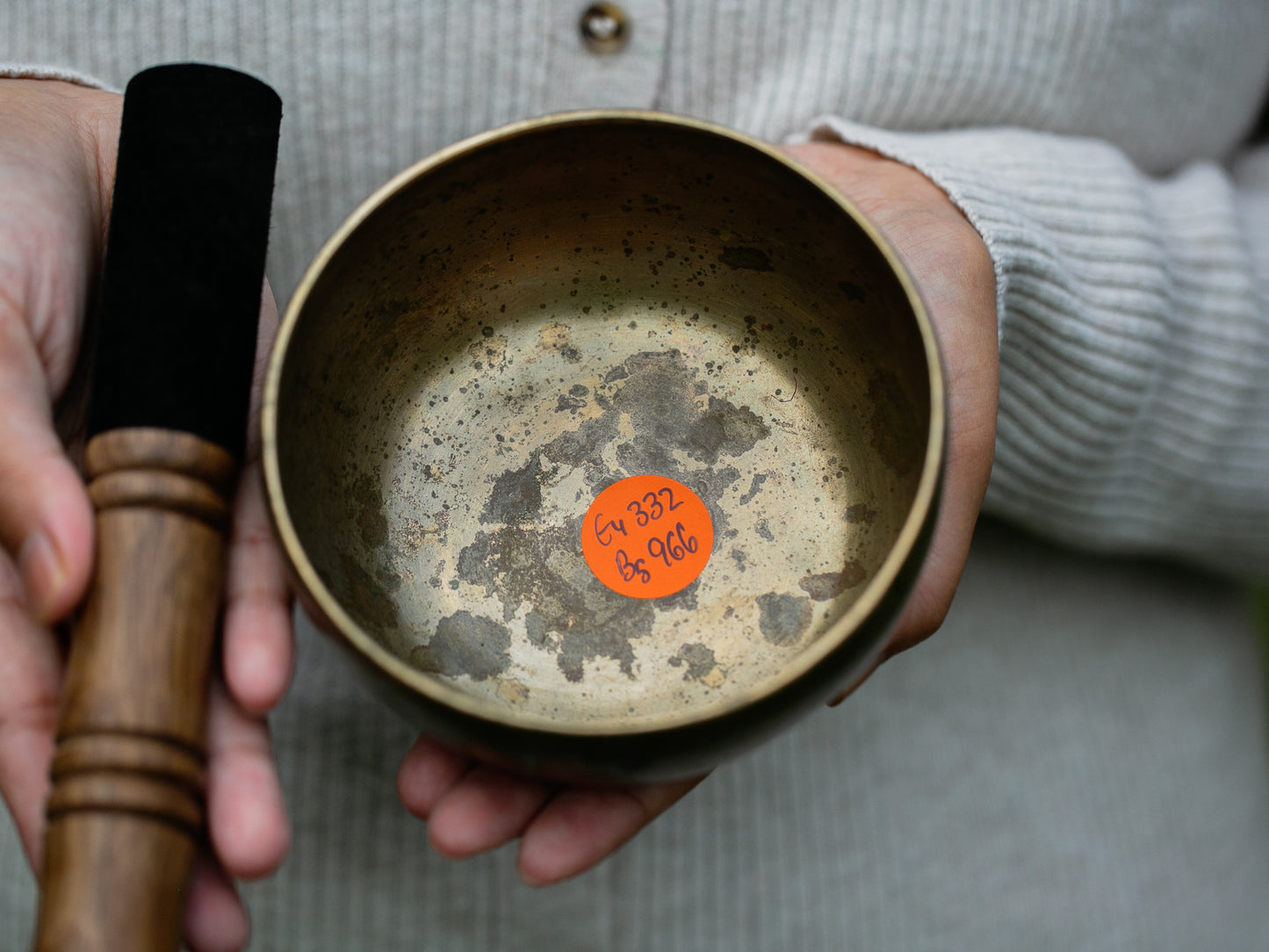 Small Old 'Tara' Singing Bowl - Base Note E4 (332 Hz)