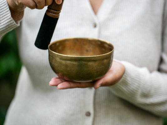 Small Old 'Tara' Singing Bowl - Base Note B3 (253 Hz)