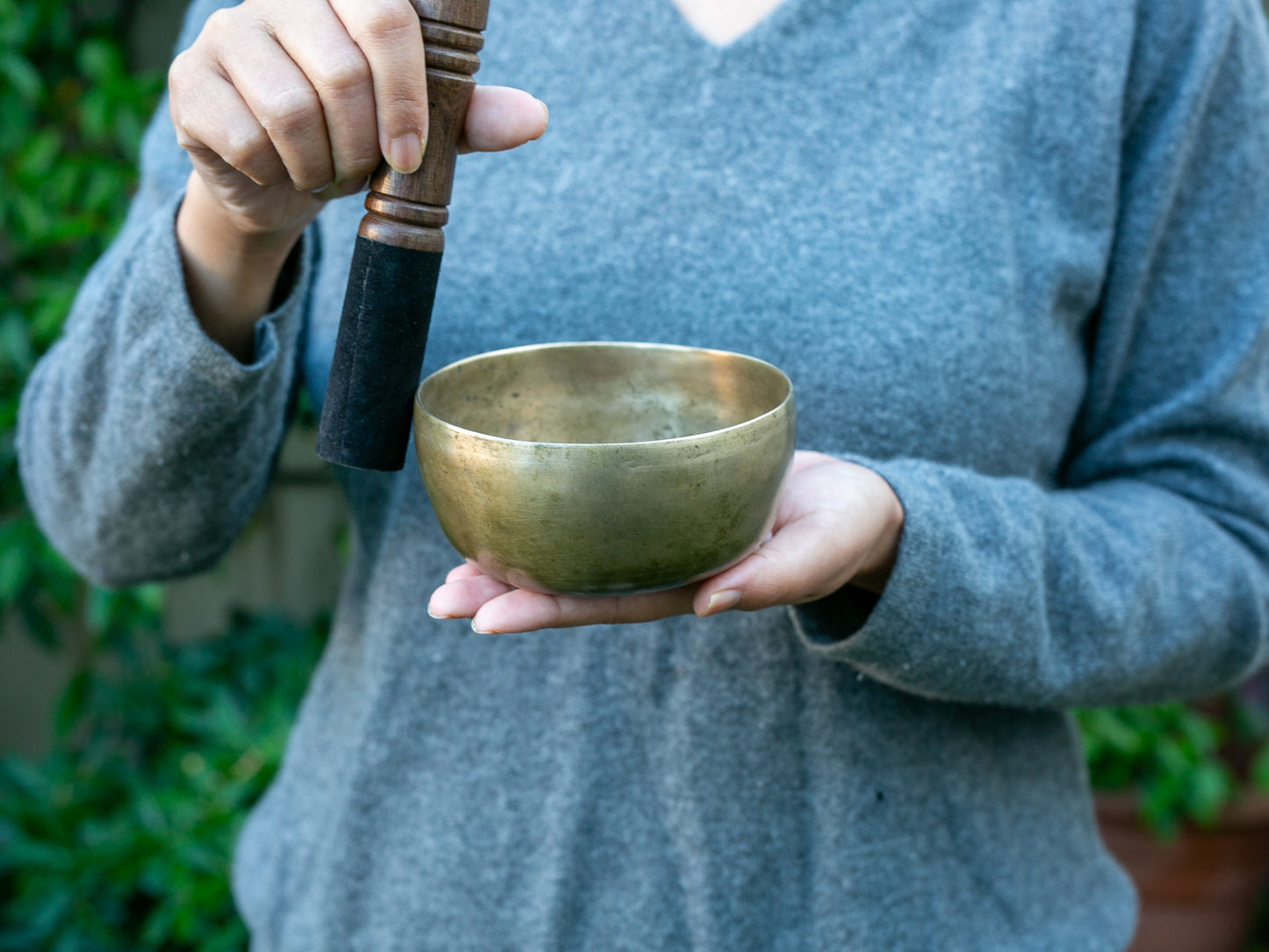 Small Old 'Tara' Singing Bowl - Base Note E4 (329 Hz)