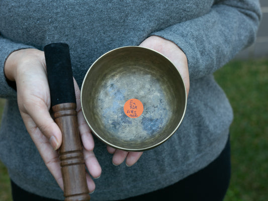 Small Old 'Tara' Singing Bowl - Base Note E4 (329 Hz)