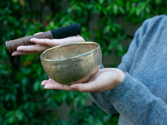Small Old 'Tara' Singing Bowl - Base Note A4 (435 Hz)