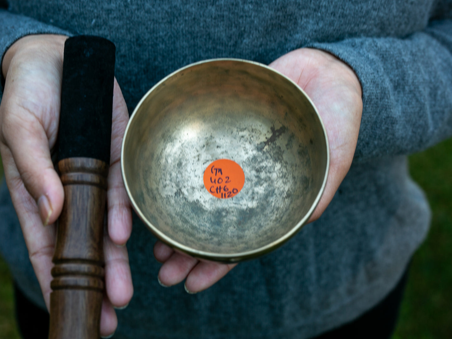 Small Old 'Tara' Singing Bowl - Base Note G4 (402 Hz)