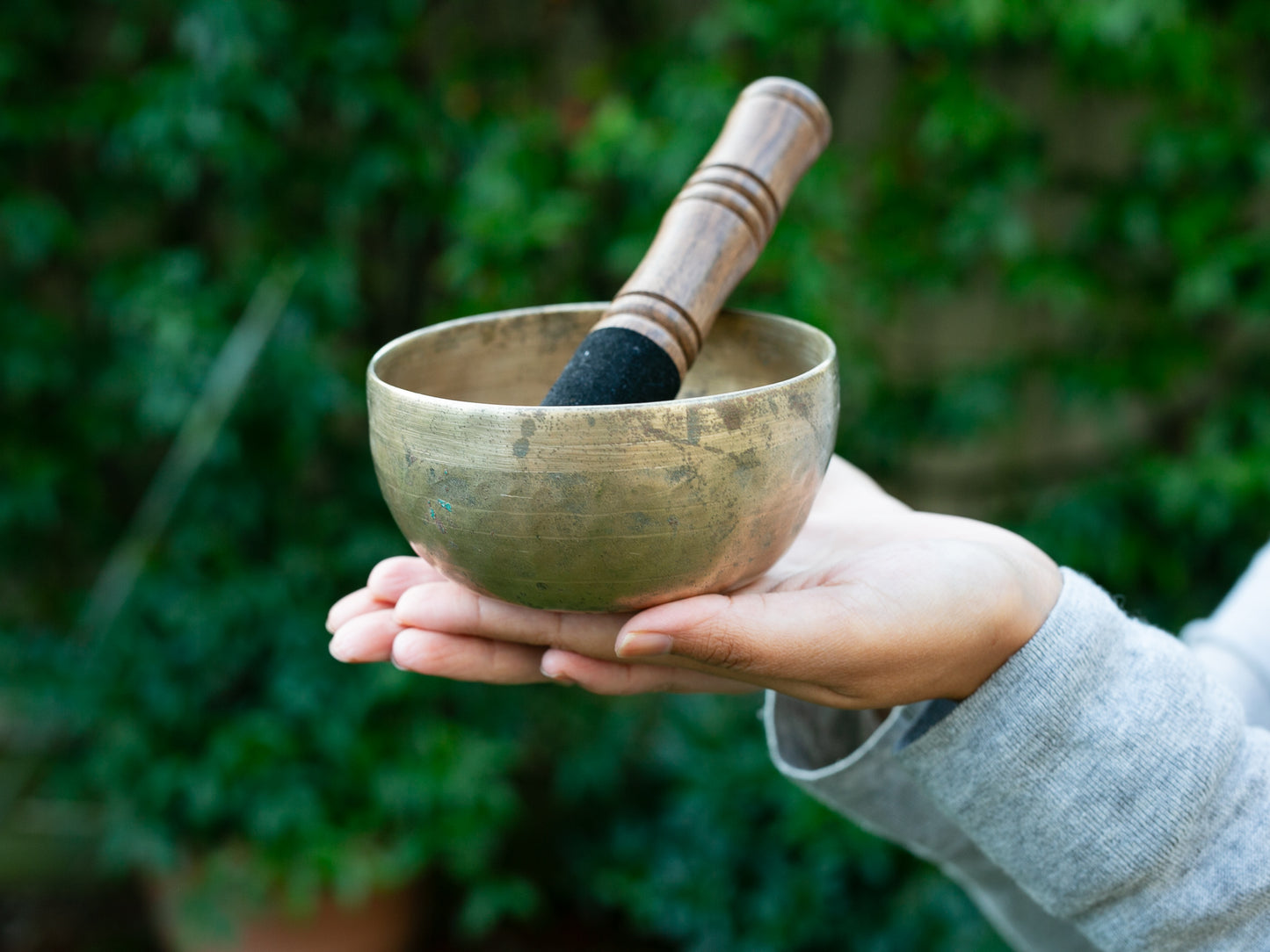 Small Old 'Tara' Singing Bowl - Base Note G#4 (416 Hz)