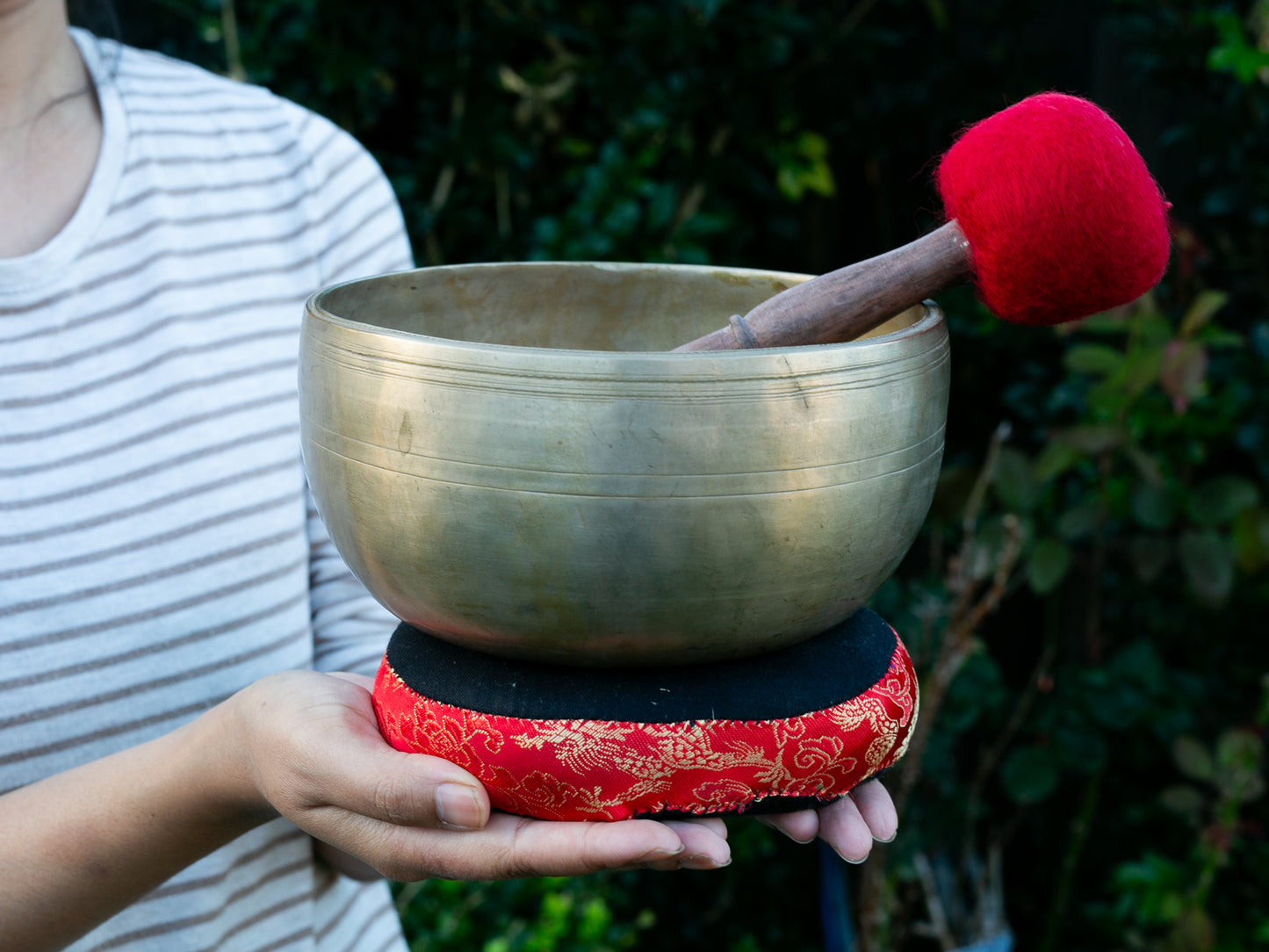 Lingam Singing Bowl - D4 290 Hz