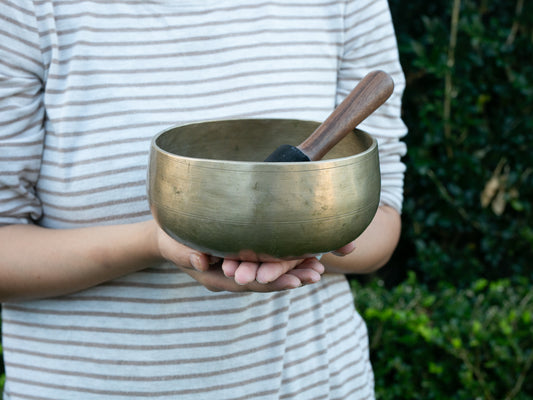 Remuna Singing Bowl - Base note A3 (219 Hz)