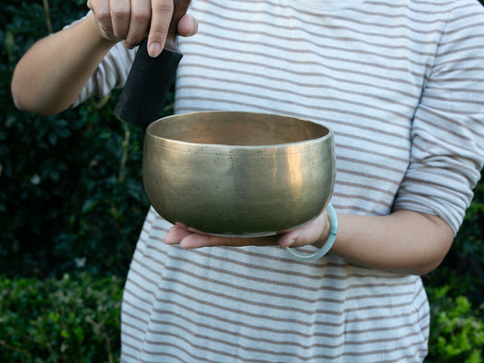 Remuna Singing Bowl - Base note G#3 (207 Hz)