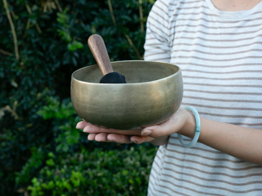 Remuna Singing Bowl - Base note F#3 (185 Hz)