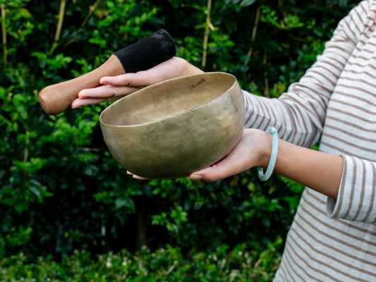 Old 'Tara' Singing Bowl - Base Note G3 (194 Hz)