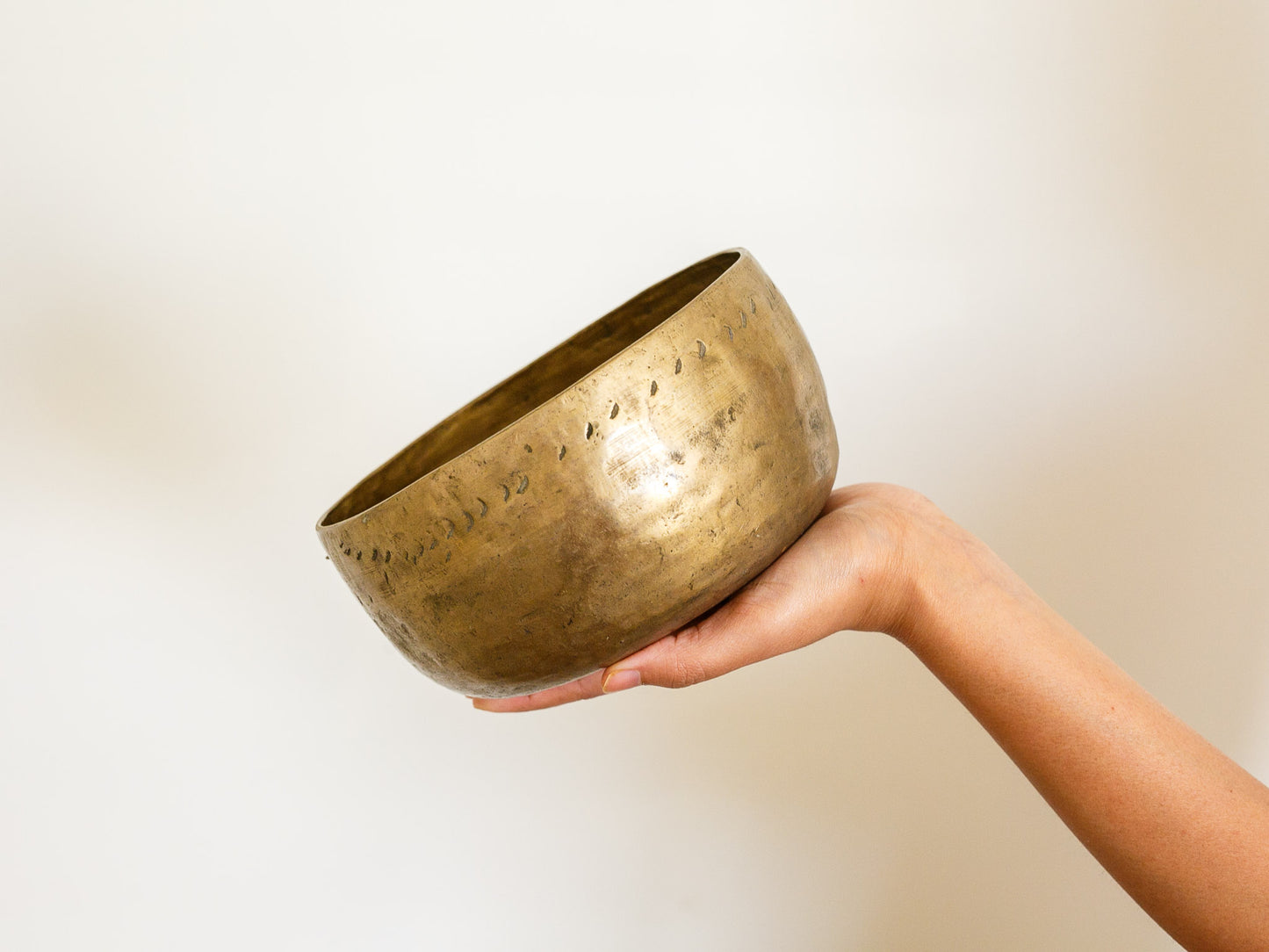 Tara Singing Bowl - Base Note F#3 (186 Hz)
