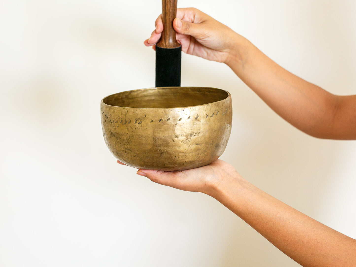 Tara Singing Bowl - Base Note F#3 (186 Hz)