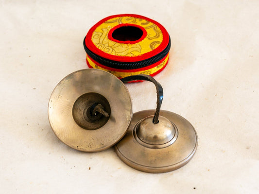 Photo showing top and bottom end of Tibetan tingsha