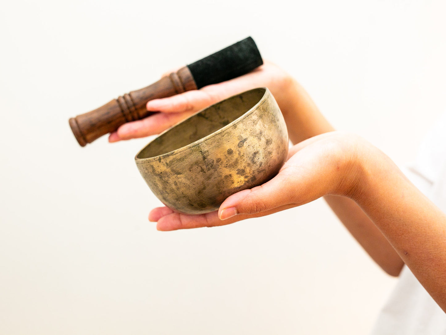 Small Tara Singing Bowl - Base Note F4 (356 Hz)