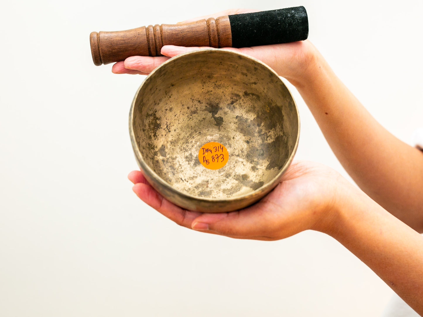Small Tara Singing Bowl - Base Note D#4 (314 Hz)