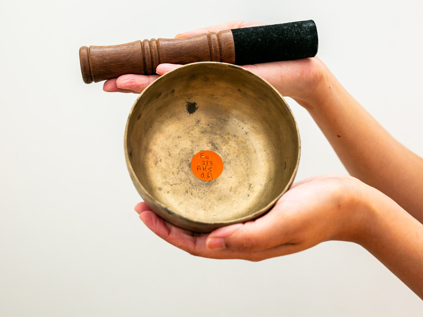 Small Tara Singing Bowl - Base Note E4 (333 Hz)