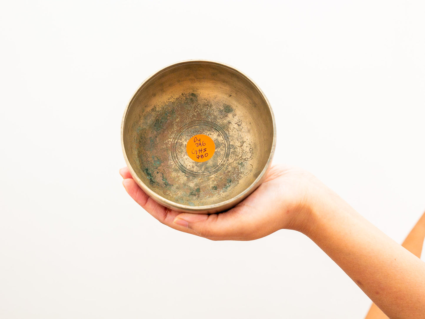 Small Tara Singing Bowl - Base Note D4 (296 Hz)