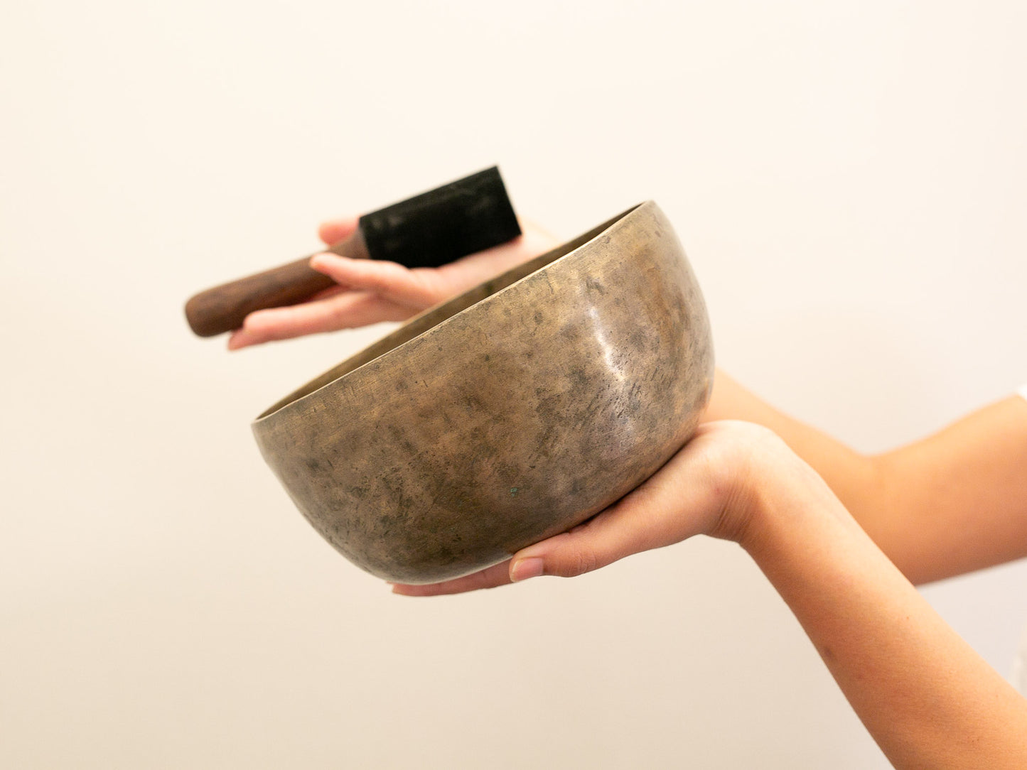 Tara Singing Bowl - Base Note D#3 (156 Hz)