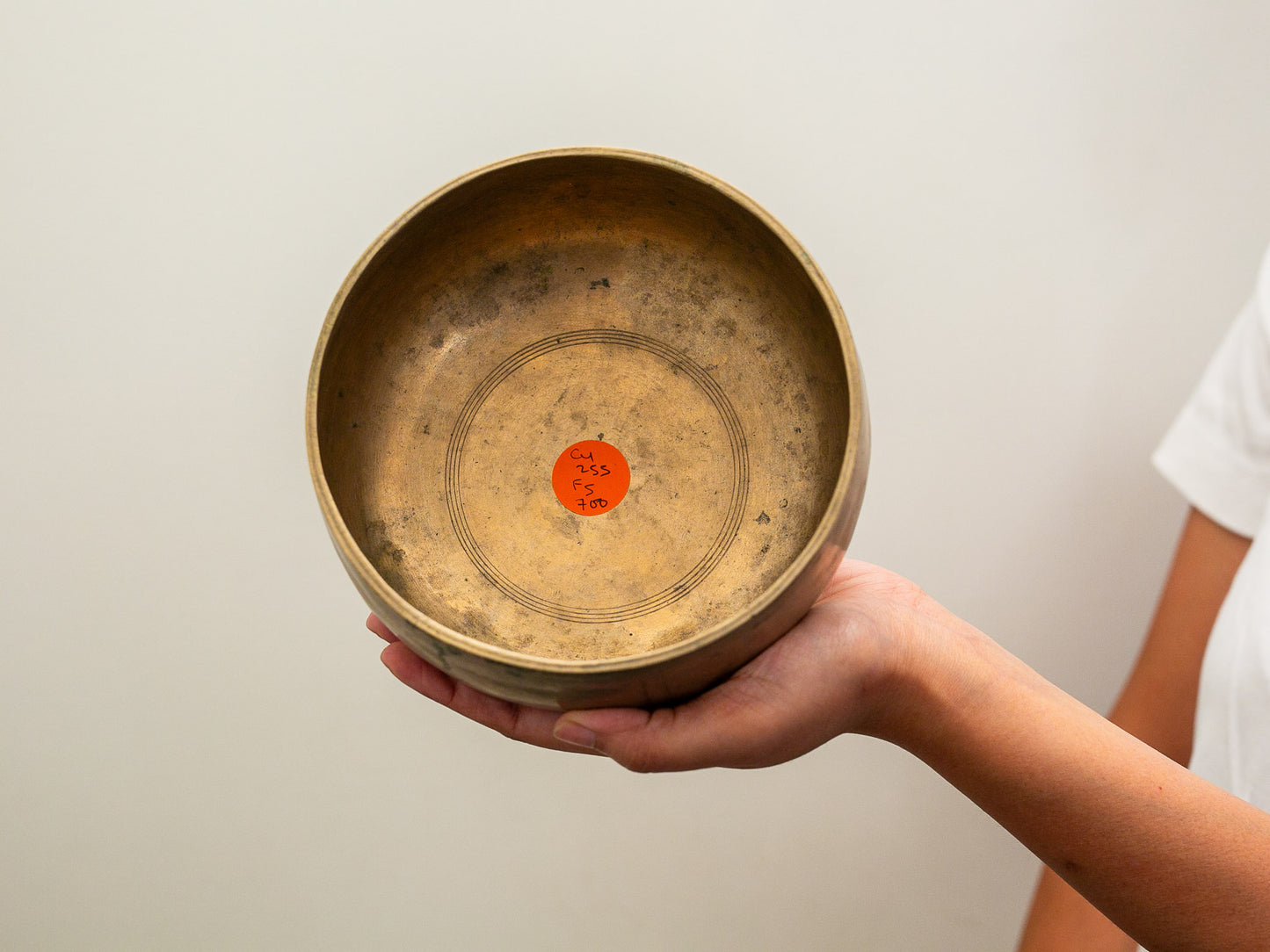 Remuna Singing Bowl - C4 (255 Hz)