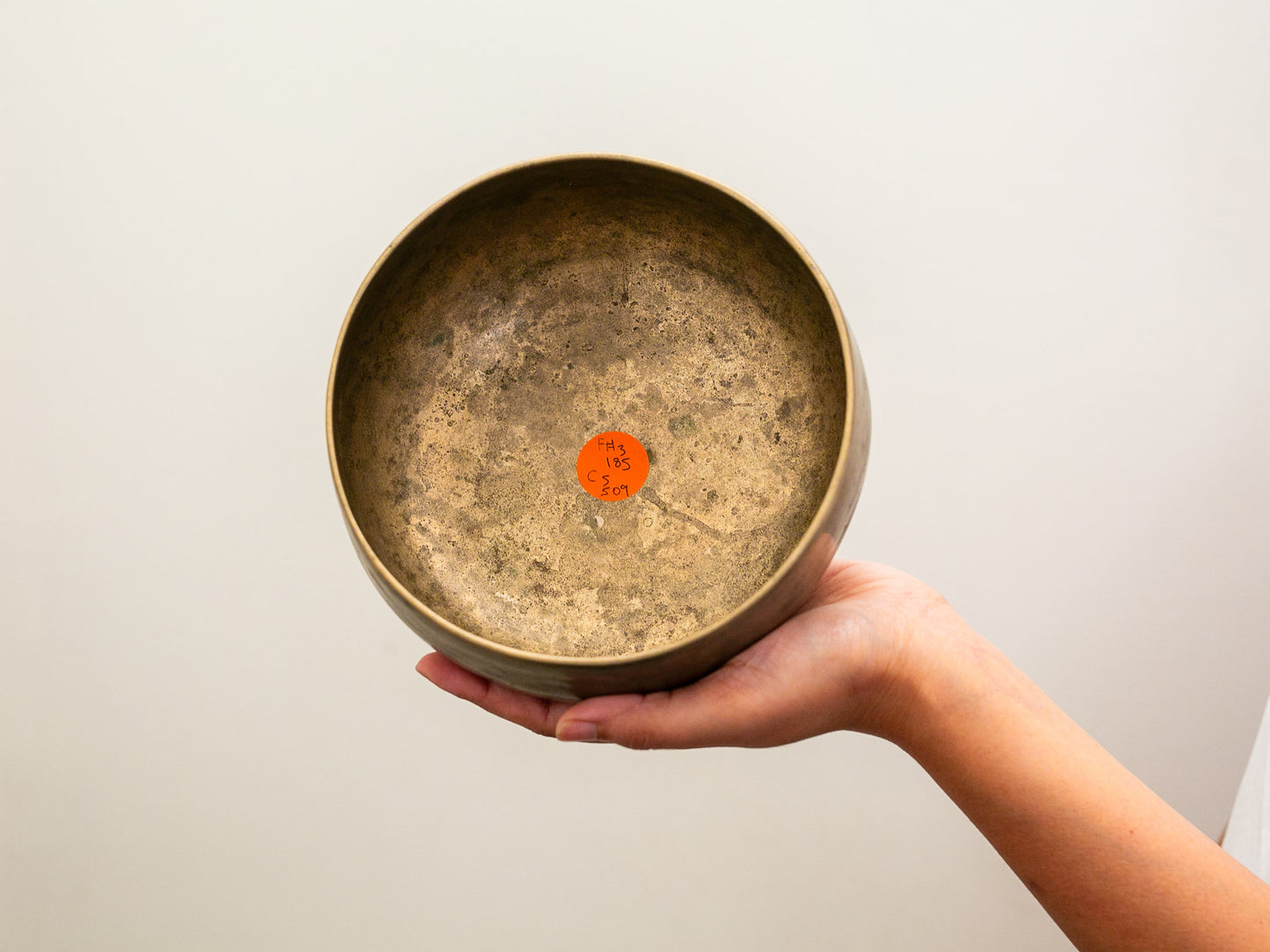 Remuna Singing Bowl - F#3 (185 Hz)