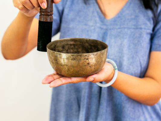 Small Old 'Tara' Singing Bowl - Base Note E4 (324 Hz)