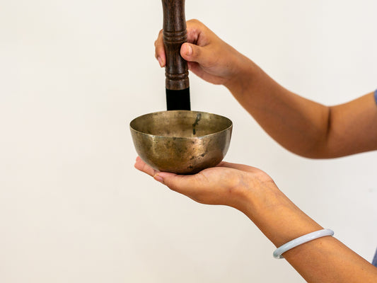 Small Old 'Tara' Singing Bowl - Base Note C#4 (283 Hz)