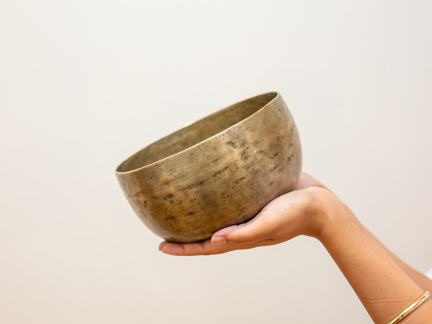 Old 'Tara' Singing Bowl - Base Note E3 (167 Hz)