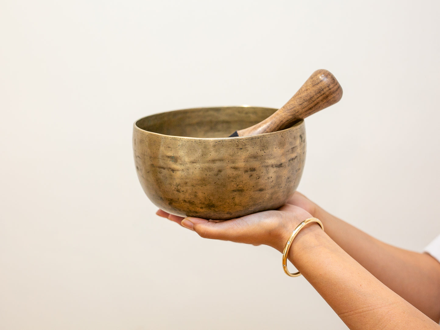 Old 'Tara' Singing Bowl - Base Note E3 (167 Hz)
