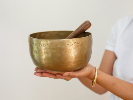 Tara Singing Bowl - Base Note F#3 (184 Hz)