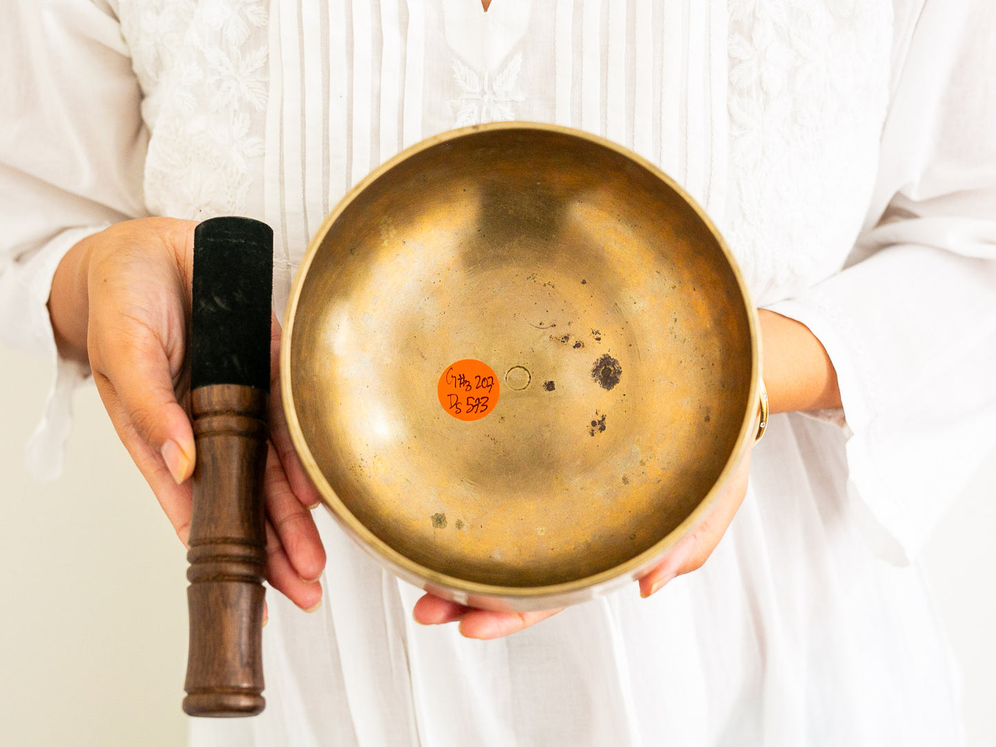 Remuna Singing Bowl - Base note G#3 (207 Hz)