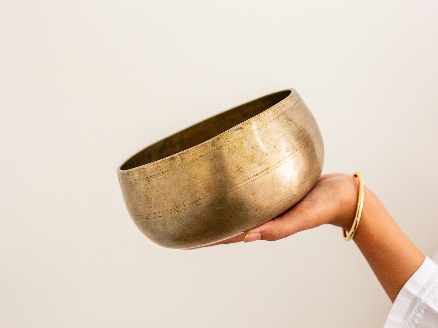 Remuna Singing Bowl - Base note A#3 (232 Hz)