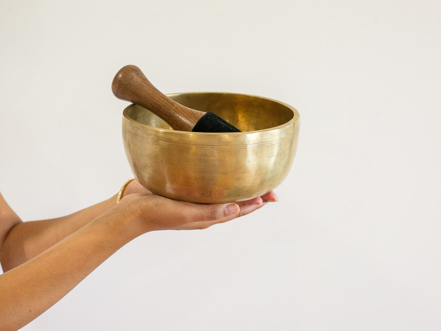 Lingam Singing Bowl - E4 328 Hz