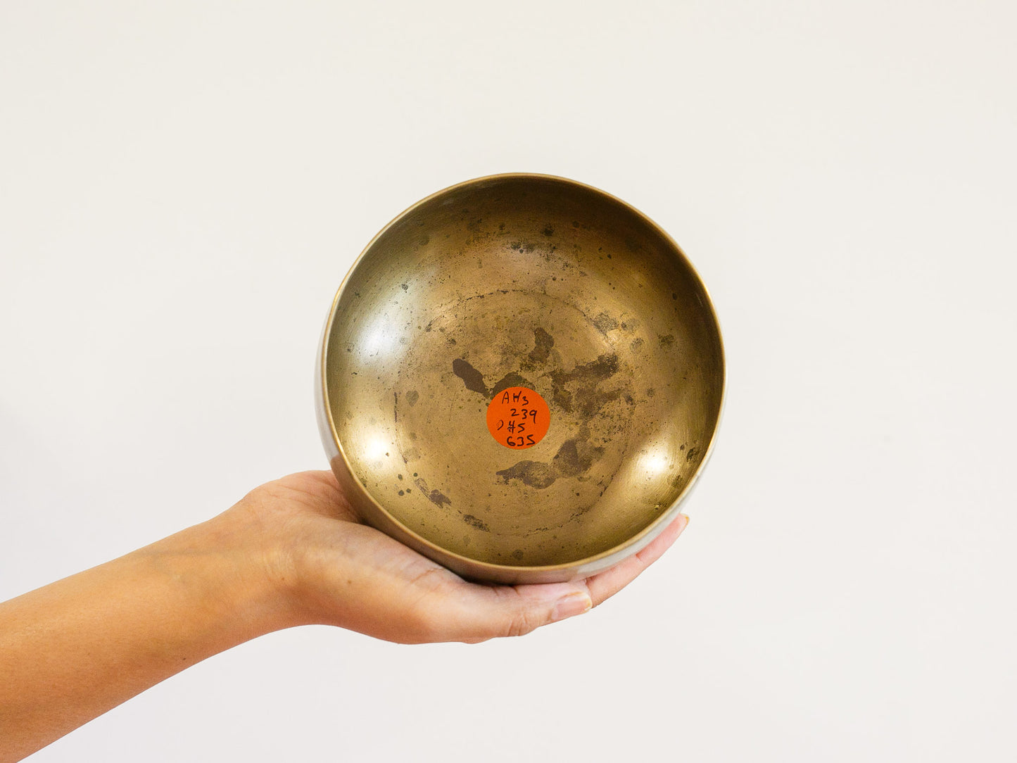 Remuna Singing Bowl - Base note A#3 (239 Hz)