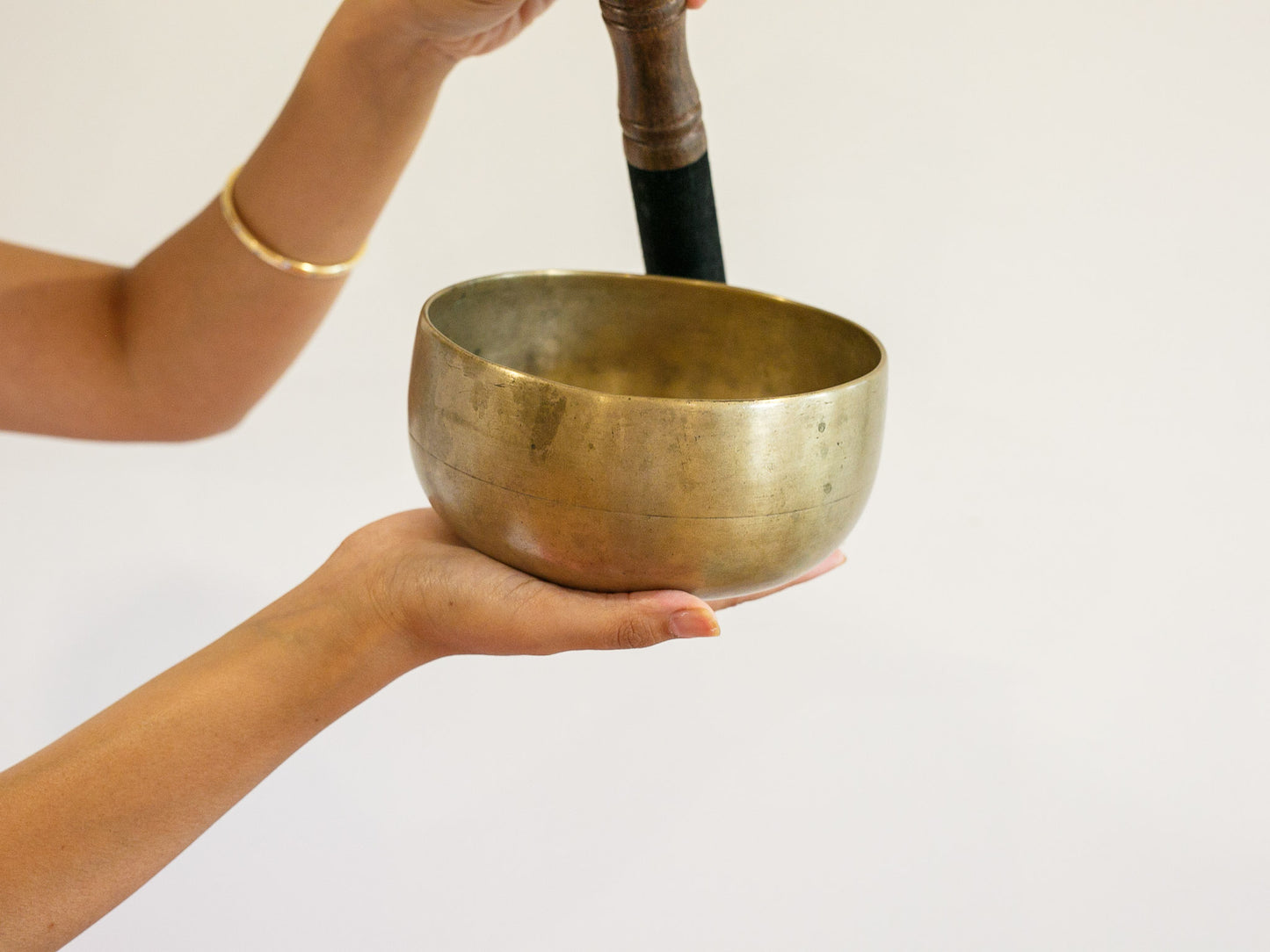 Remuna Singing Bowl - Base note G#3 (205 Hz)