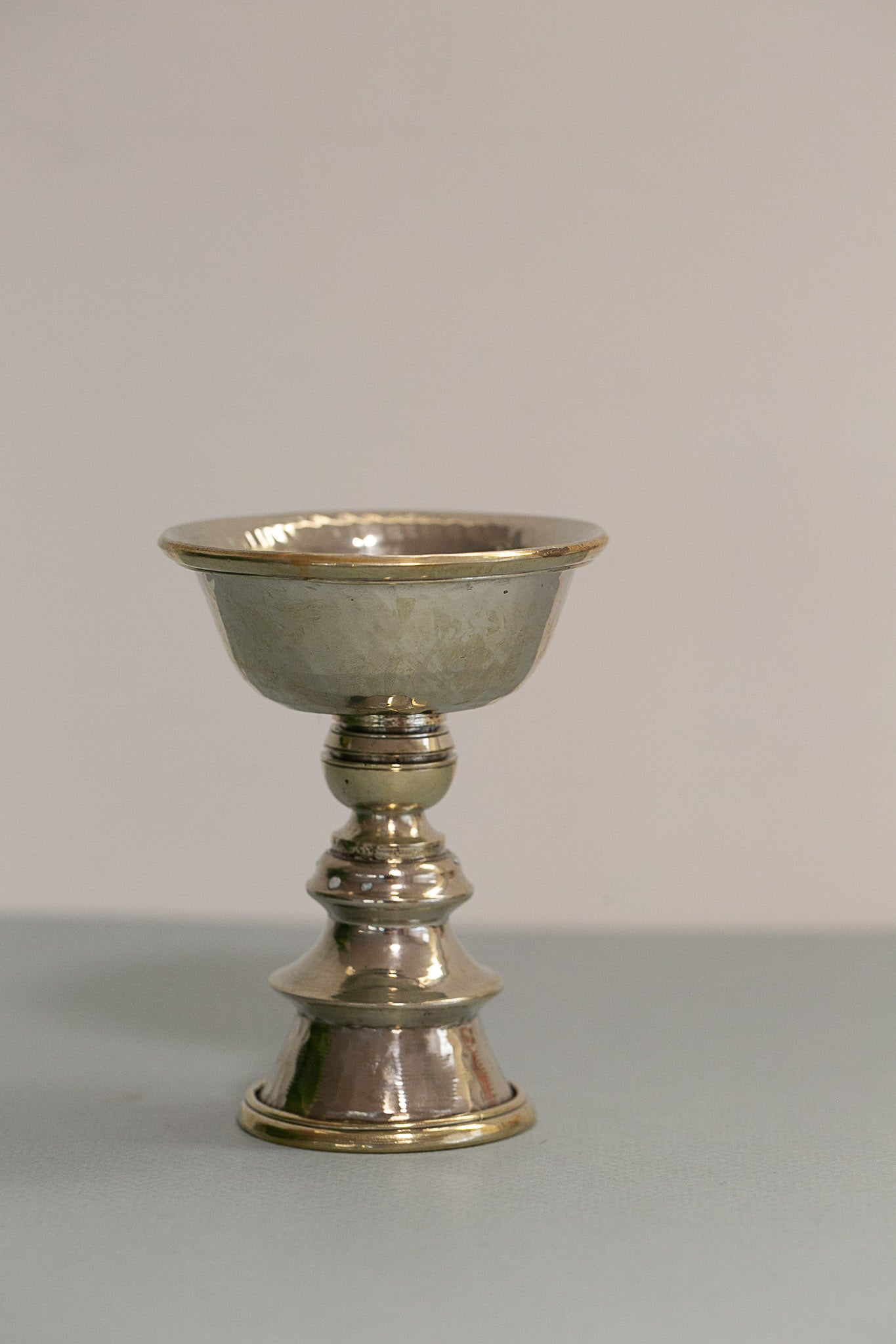 Simple White Metal Butter Lamp