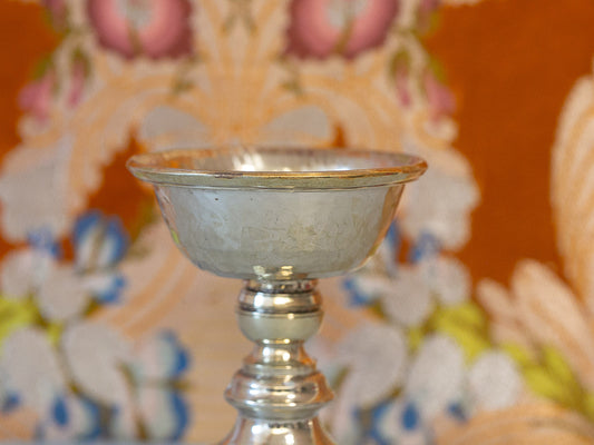 Simple White Metal Butter Lamp