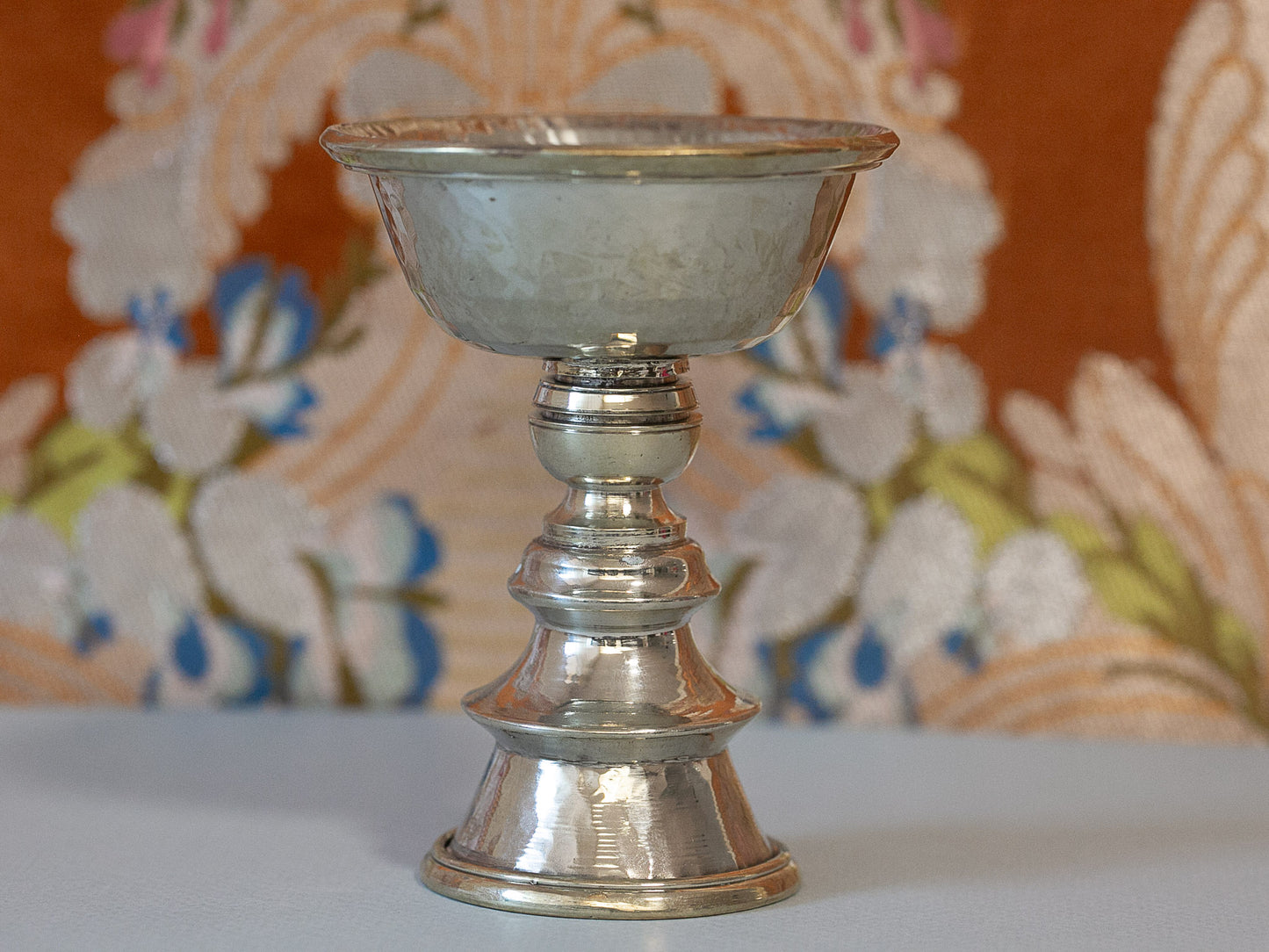 Simple White Metal Butter Lamp
