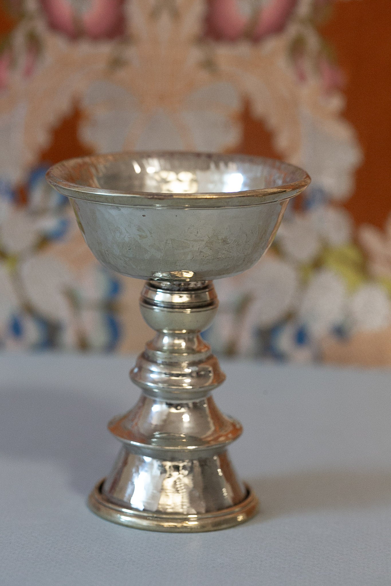 Simple White Metal Butter Lamp