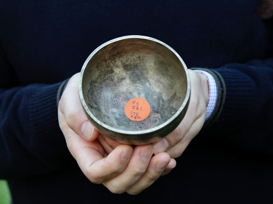 Small Pedestal Singing Bowl - Base Note D5 (581 Hz)