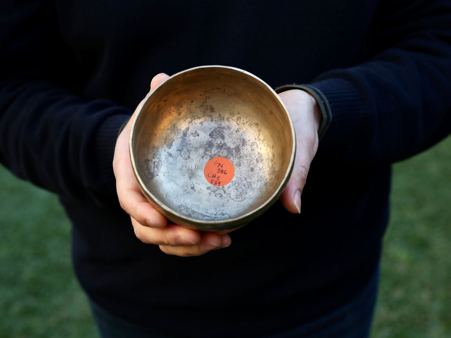 Small Old 'Tara' Singing Bowl - Base Note G4 (386 Hz)