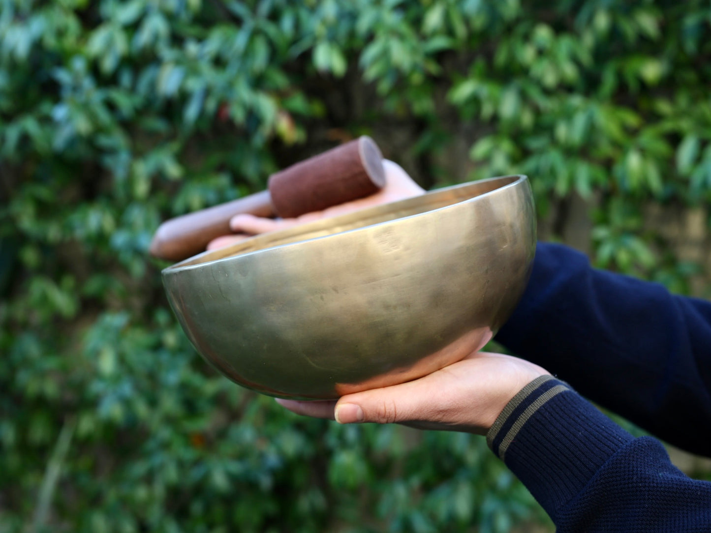 Contemporary Flow Singing Bowl - Base Note D#3 159 Hz