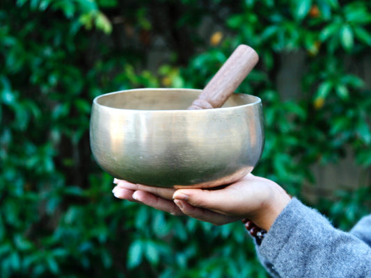 Remuna Singing Bowl - Base note F#3 (185 Hz)