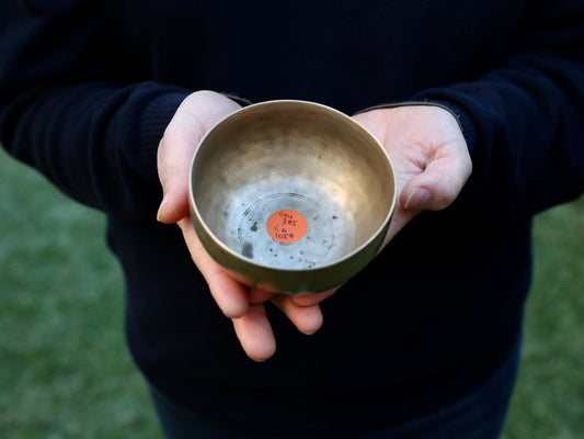 Small Old 'Tara' Singing Bowl - Base Note G4 (385 Hz)