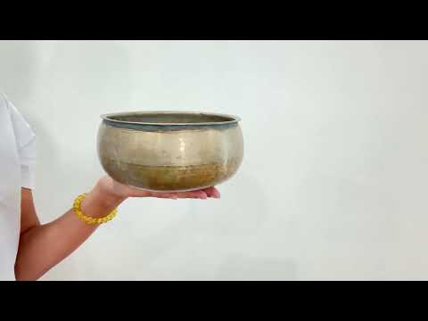 Unusual Singing Bowl D#4 317 Hz