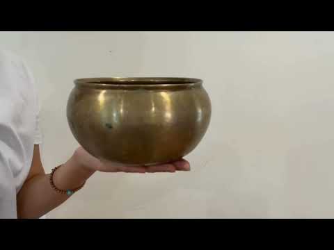 Unusual Singing Bowl D#4 311 Hz
