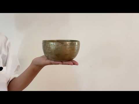 Small Tara Singing Bowl - Base Note E4 (323 Hz)