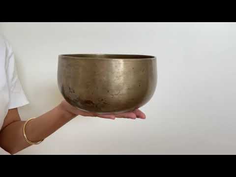 Remuna Singing Bowl - F#3 (184 Hz)