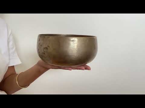 Remuna Singing Bowl - F#3 (182 Hz)