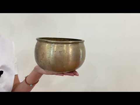 Unusual Singing Bowl F#4 371 Hz