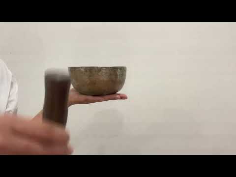 Small Tara Singing Bowl - Base Note D#4 (314 Hz)